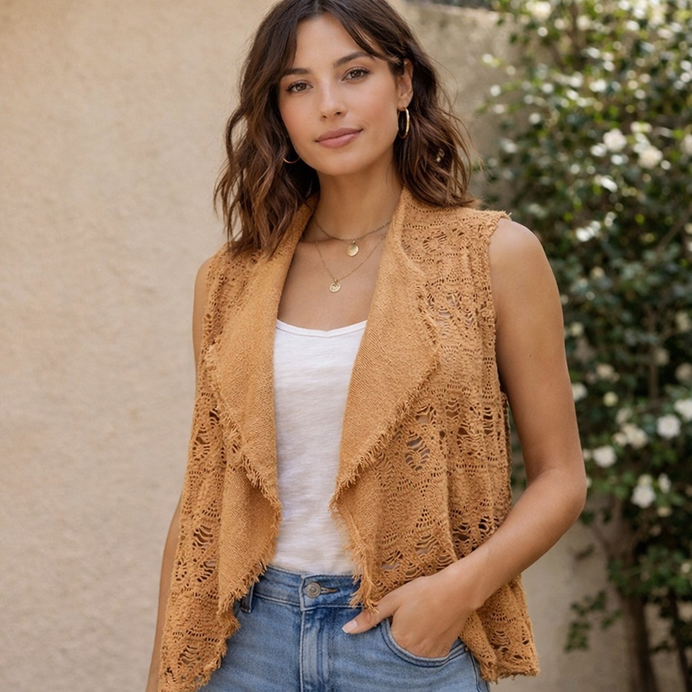 NWT Moon River Boho Crochet Lace Sleeveless Cardigan Vest Camel Size Small